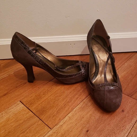 LOFT Shoes - NWOT Ann Taylor Loft T-Strap Suede Heels